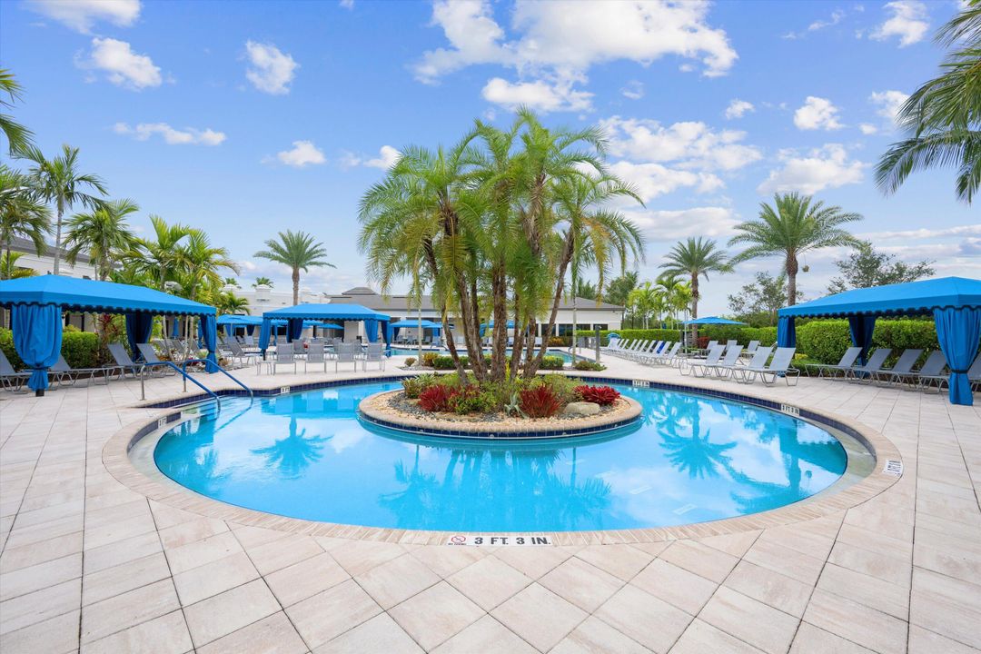 待售: $999,000 (2 贝兹, 2 浴室, 2214 平方英尺)