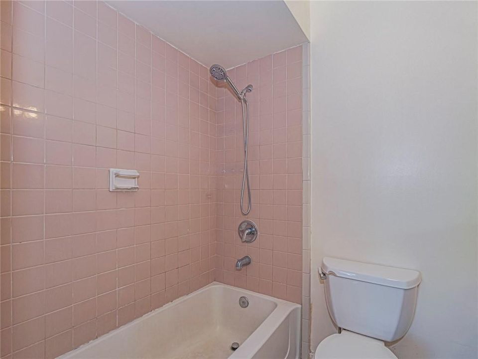 For Sale: $265,000 (2 beds, 2 baths, 927 Square Feet)
