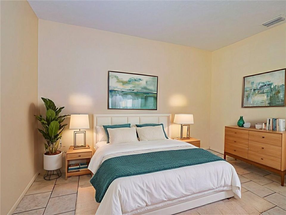 For Sale: $265,000 (2 beds, 2 baths, 927 Square Feet)