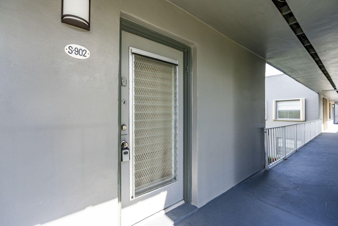 For Sale: $119,000 (2 beds, 2 baths, 907 Square Feet)