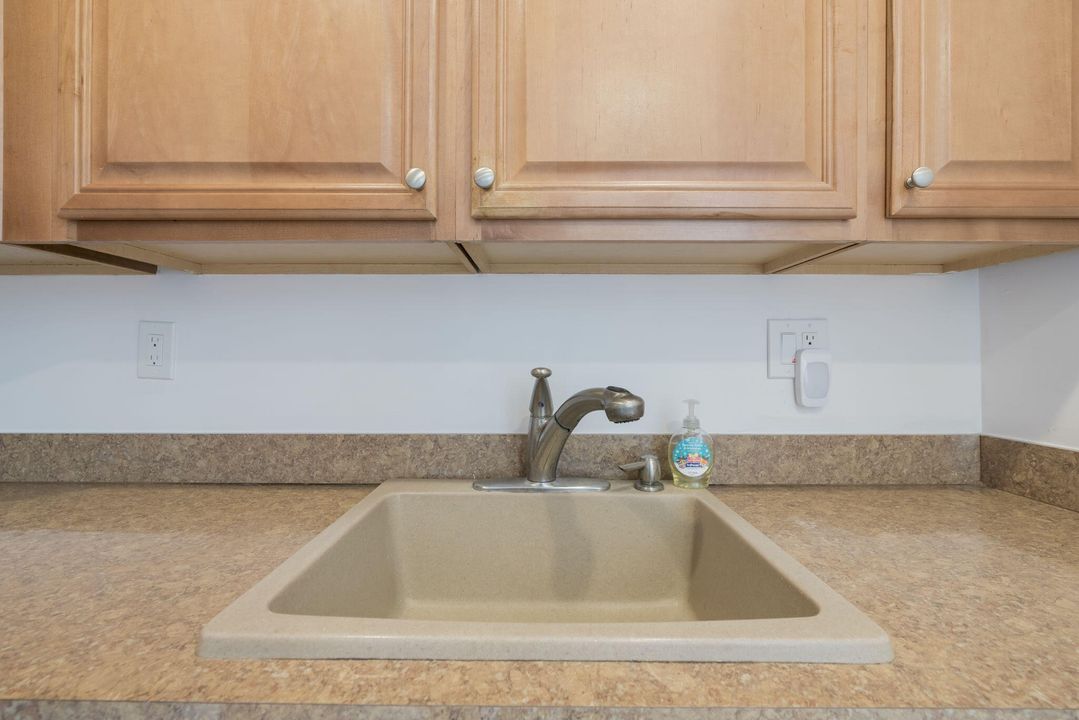 For Sale: $119,000 (2 beds, 2 baths, 907 Square Feet)