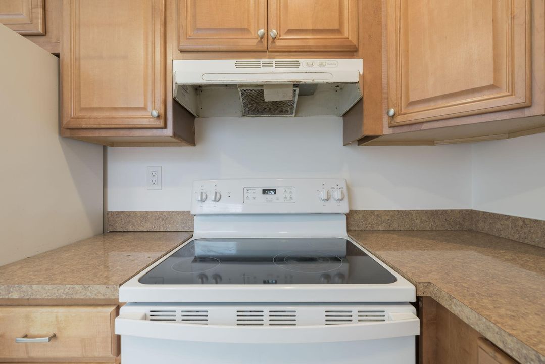 For Sale: $119,000 (2 beds, 2 baths, 907 Square Feet)