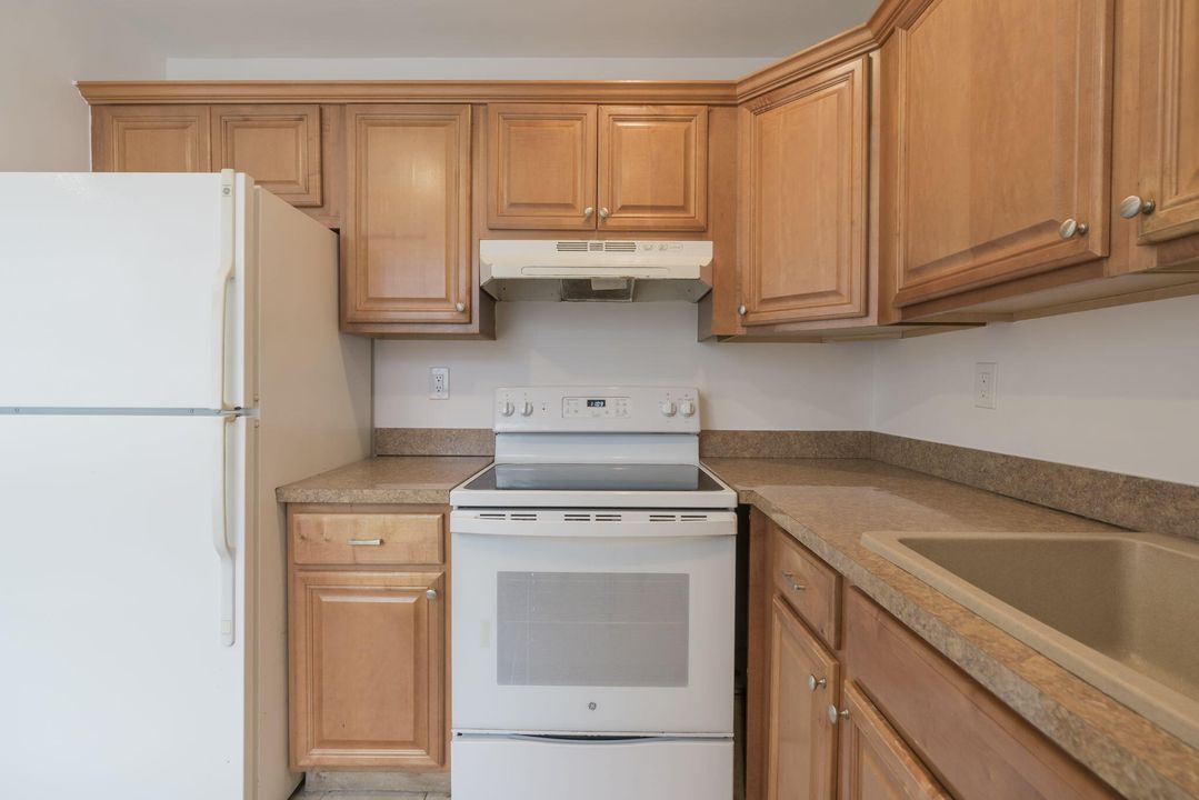 For Sale: $119,000 (2 beds, 2 baths, 907 Square Feet)