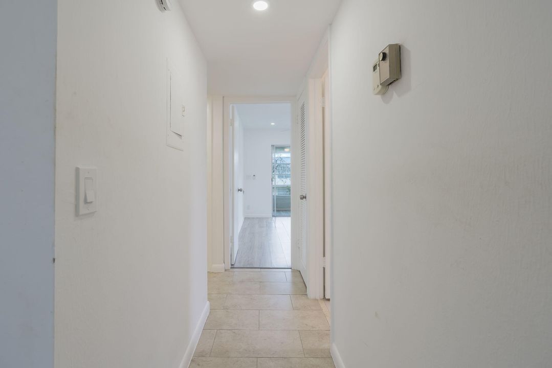 For Sale: $119,000 (2 beds, 2 baths, 907 Square Feet)