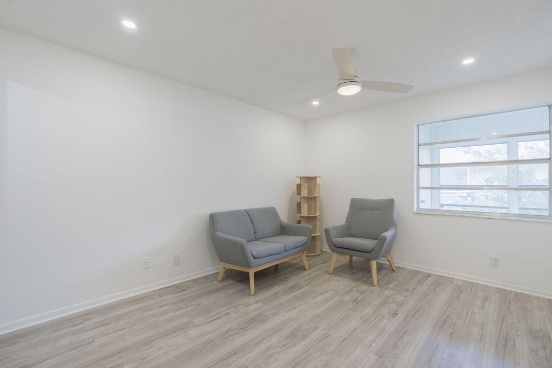 For Sale: $119,000 (2 beds, 2 baths, 907 Square Feet)