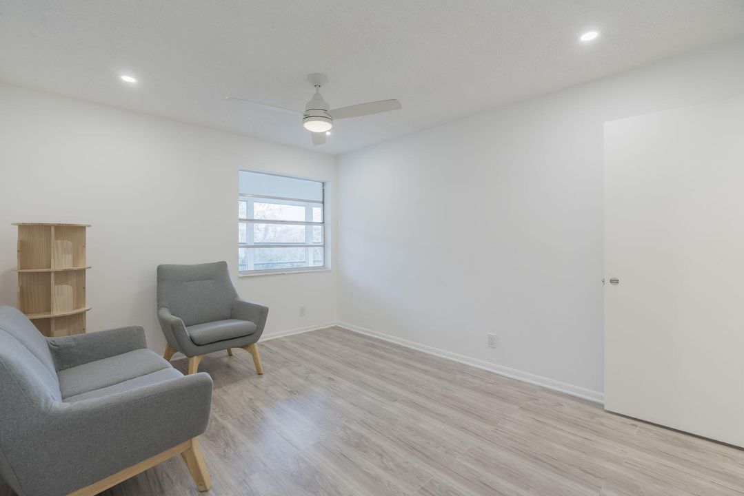 For Sale: $119,000 (2 beds, 2 baths, 907 Square Feet)