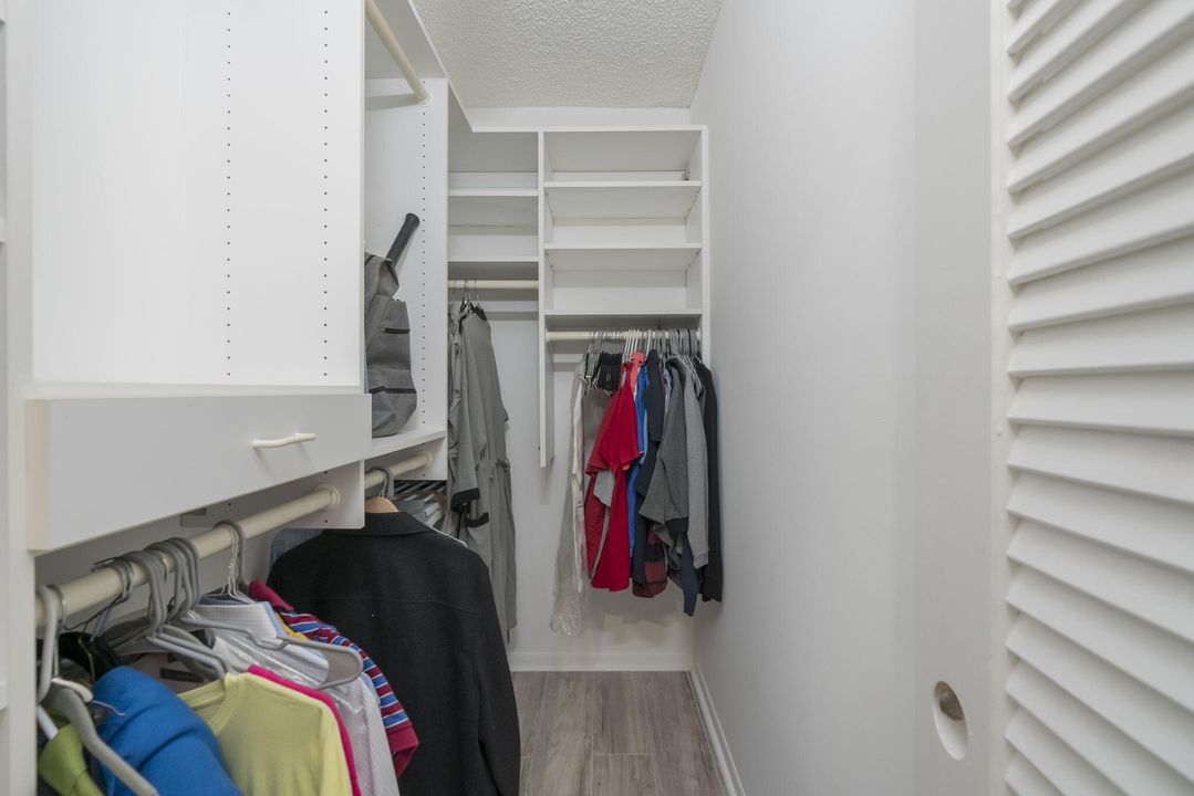 For Sale: $119,000 (2 beds, 2 baths, 907 Square Feet)