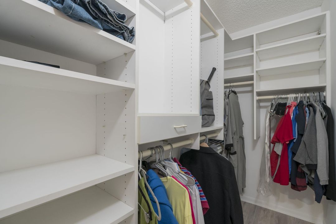 For Sale: $119,000 (2 beds, 2 baths, 907 Square Feet)