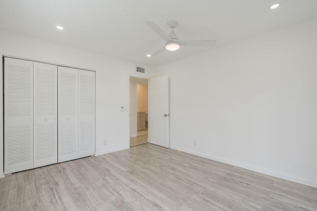 For Sale: $119,000 (2 beds, 2 baths, 907 Square Feet)