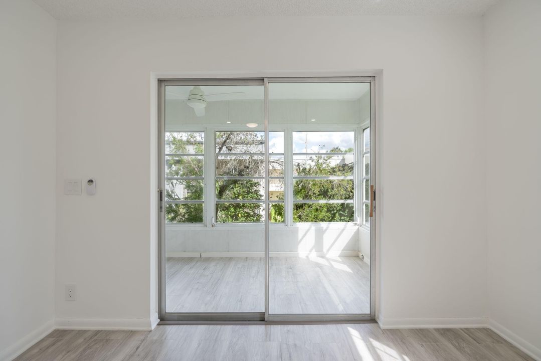 For Sale: $119,000 (2 beds, 2 baths, 907 Square Feet)