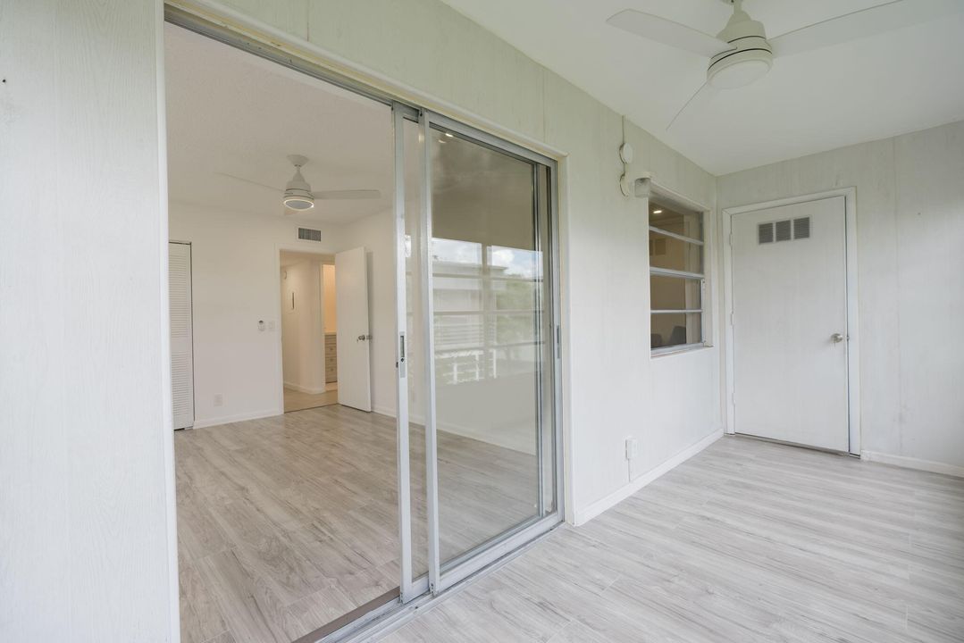 For Sale: $119,000 (2 beds, 2 baths, 907 Square Feet)