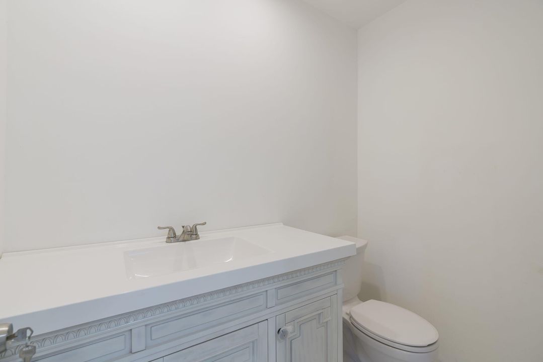 For Sale: $119,000 (2 beds, 2 baths, 907 Square Feet)