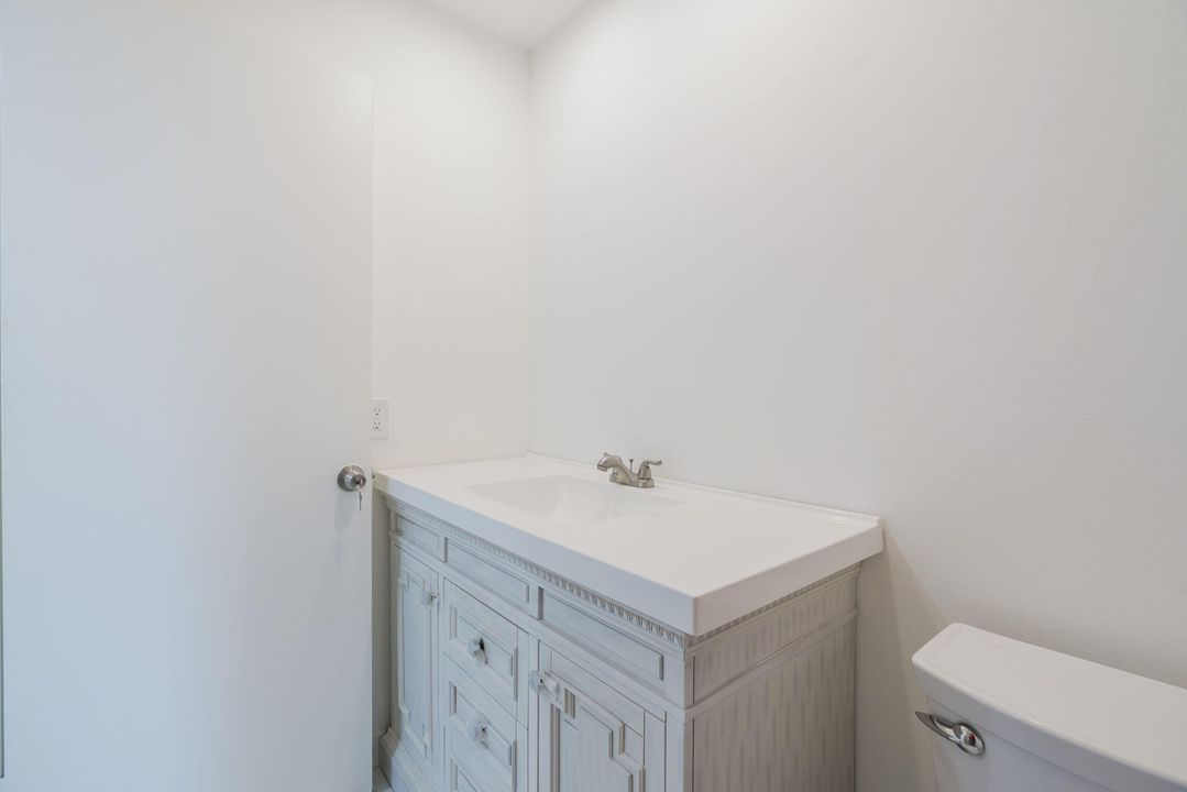 For Sale: $119,000 (2 beds, 2 baths, 907 Square Feet)