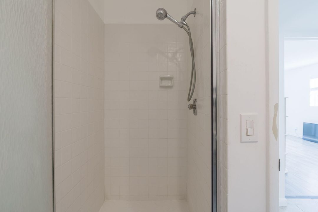 For Sale: $119,000 (2 beds, 2 baths, 907 Square Feet)