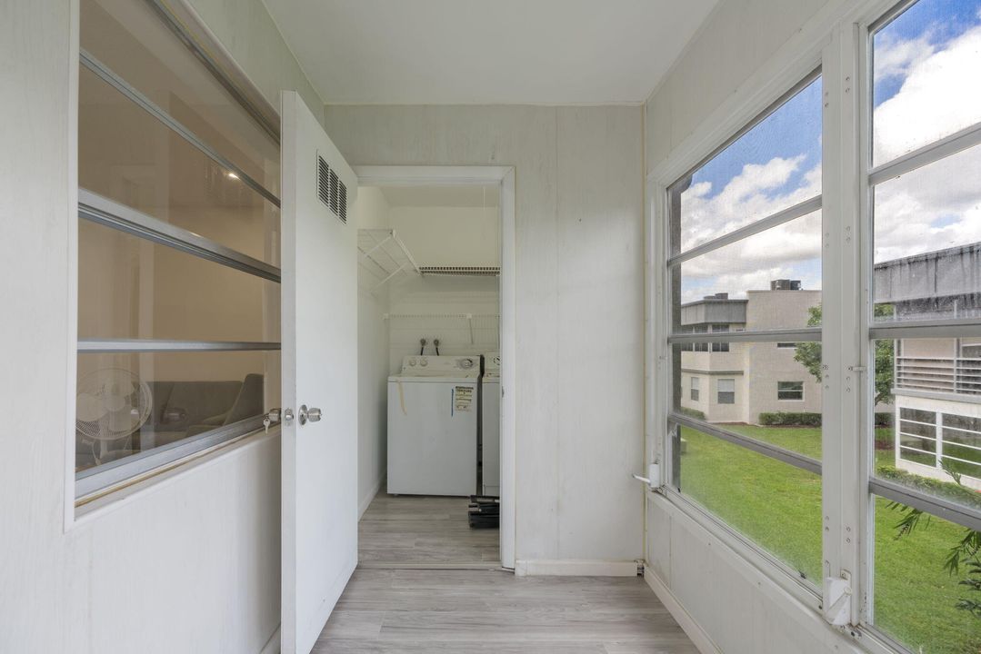 For Sale: $119,000 (2 beds, 2 baths, 907 Square Feet)