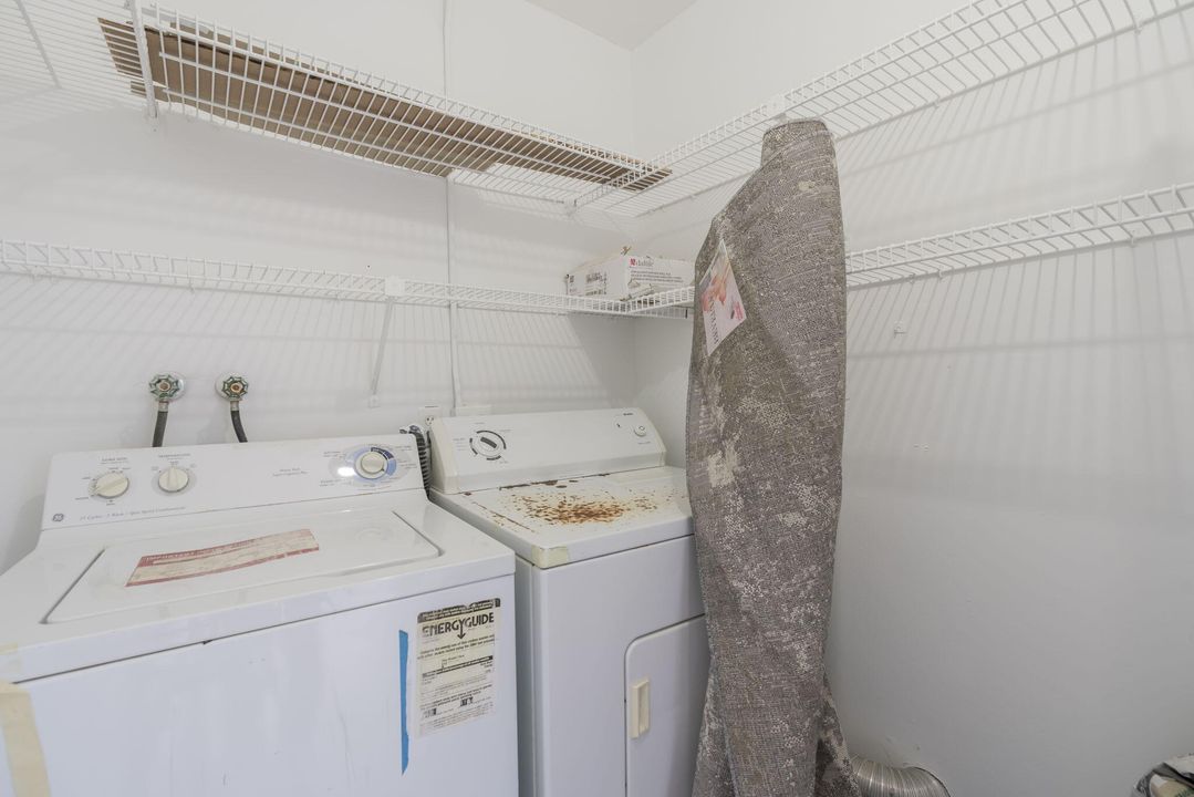 For Sale: $119,000 (2 beds, 2 baths, 907 Square Feet)