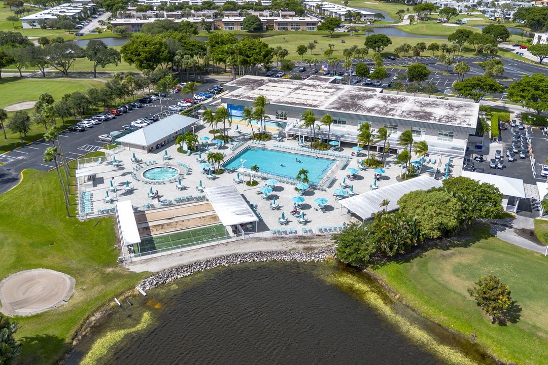 For Sale: $119,000 (2 beds, 2 baths, 907 Square Feet)