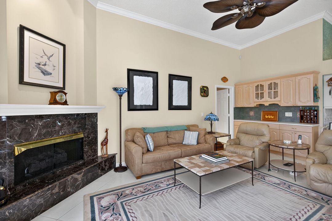 Под контрактом: $775,000 (3 спален, 2 ванн, 2843 Квадратных фут)