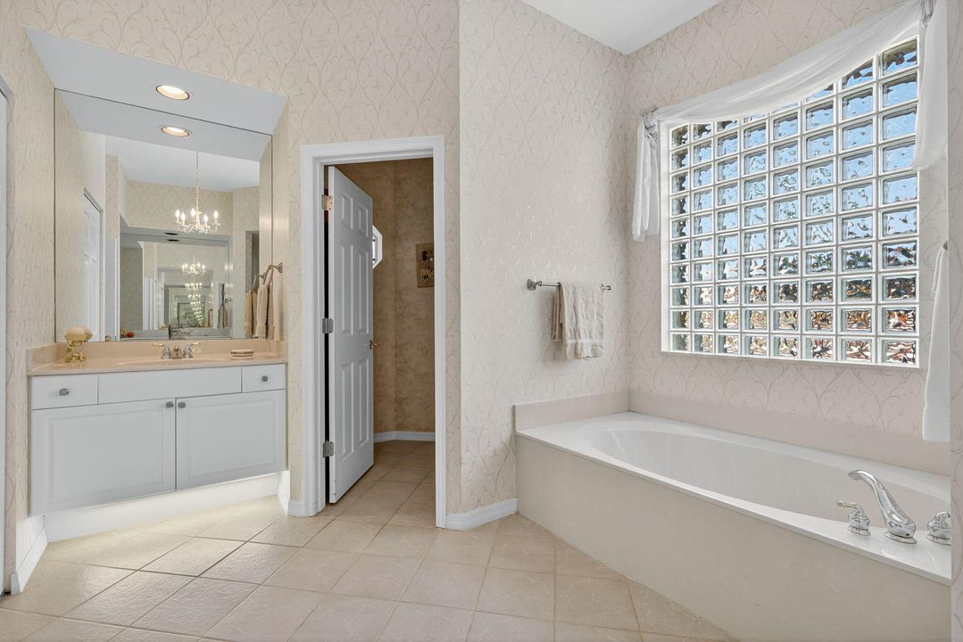 Под контрактом: $775,000 (3 спален, 2 ванн, 2843 Квадратных фут)