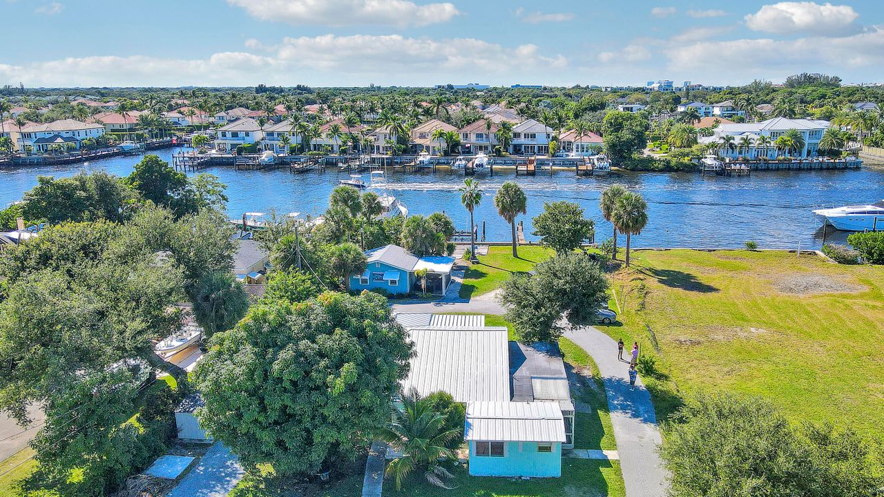 For Sale: $6,900,000 (2 beds, 2 baths, 1491 Square Feet)