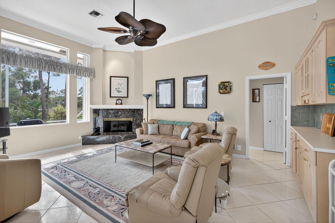 Под контрактом: $775,000 (3 спален, 2 ванн, 2843 Квадратных фут)