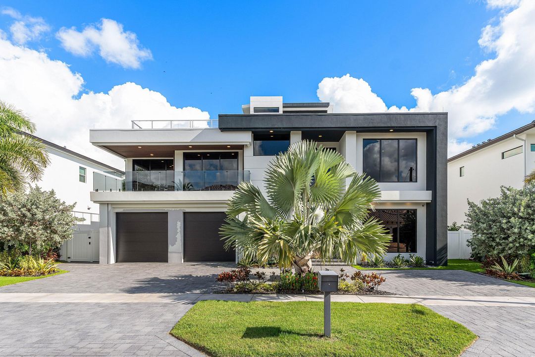 For Sale: $6,895,000 (6 beds, 6 baths, 4916 Square Feet)