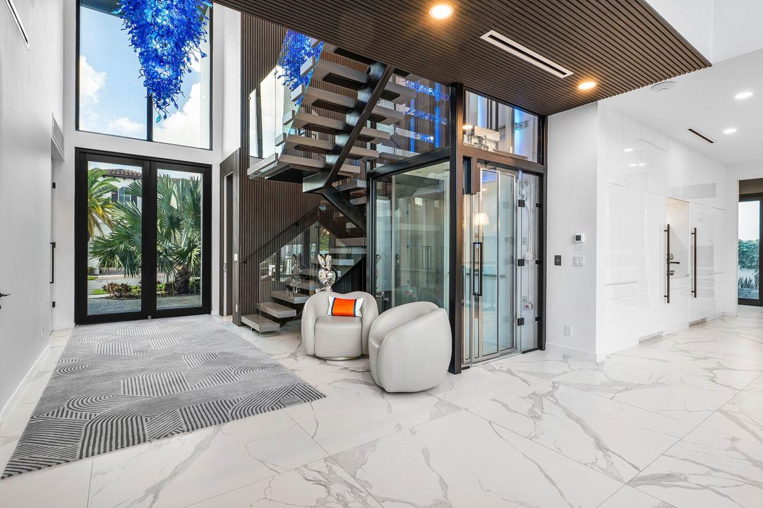 For Sale: $6,895,000 (6 beds, 6 baths, 4916 Square Feet)