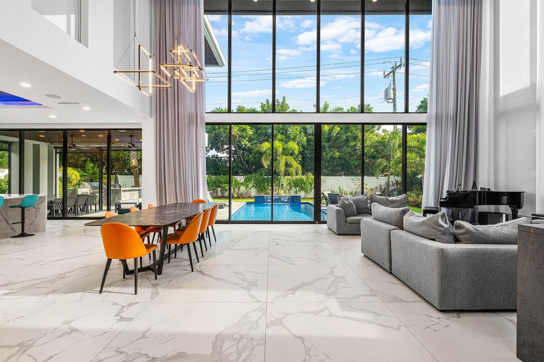 For Sale: $6,895,000 (6 beds, 6 baths, 4916 Square Feet)