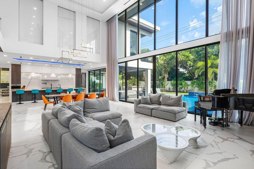 For Sale: $6,895,000 (6 beds, 6 baths, 4916 Square Feet)