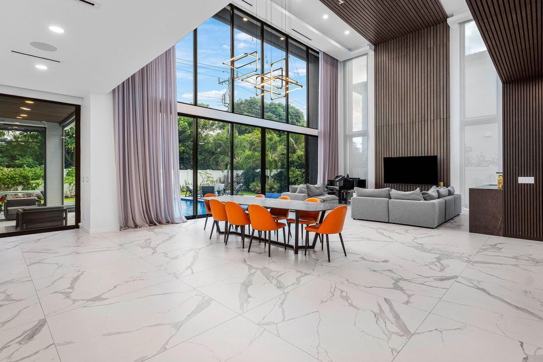 For Sale: $6,895,000 (6 beds, 6 baths, 4916 Square Feet)