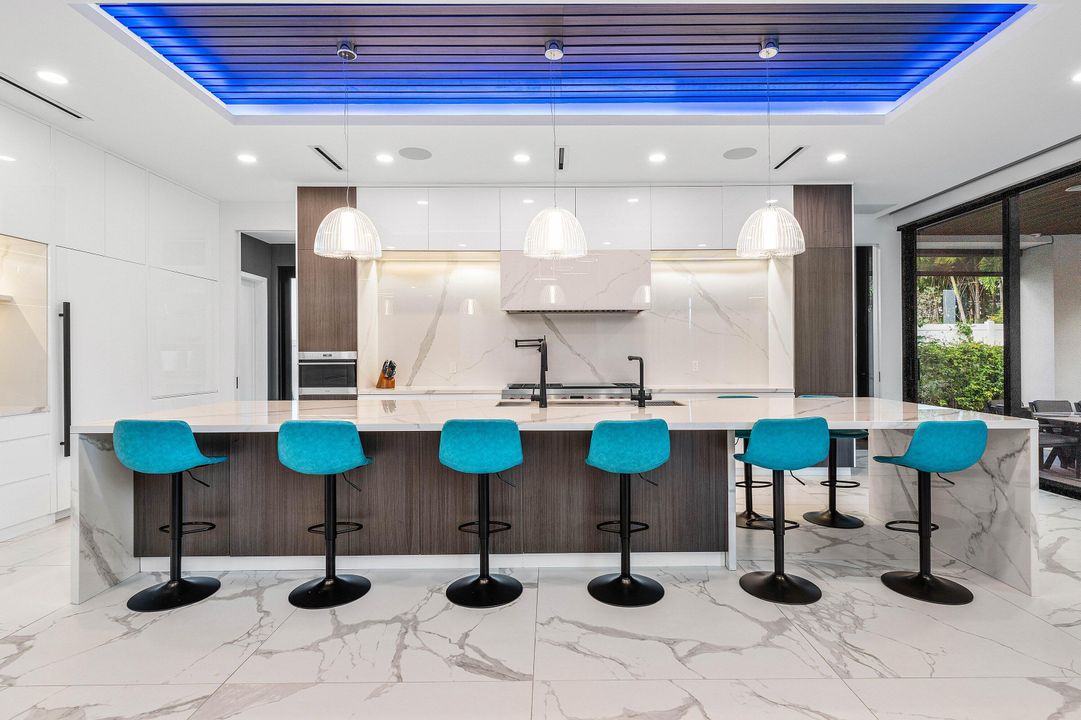 For Sale: $6,895,000 (6 beds, 6 baths, 4916 Square Feet)