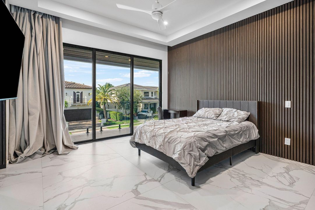 For Sale: $6,895,000 (6 beds, 6 baths, 4916 Square Feet)