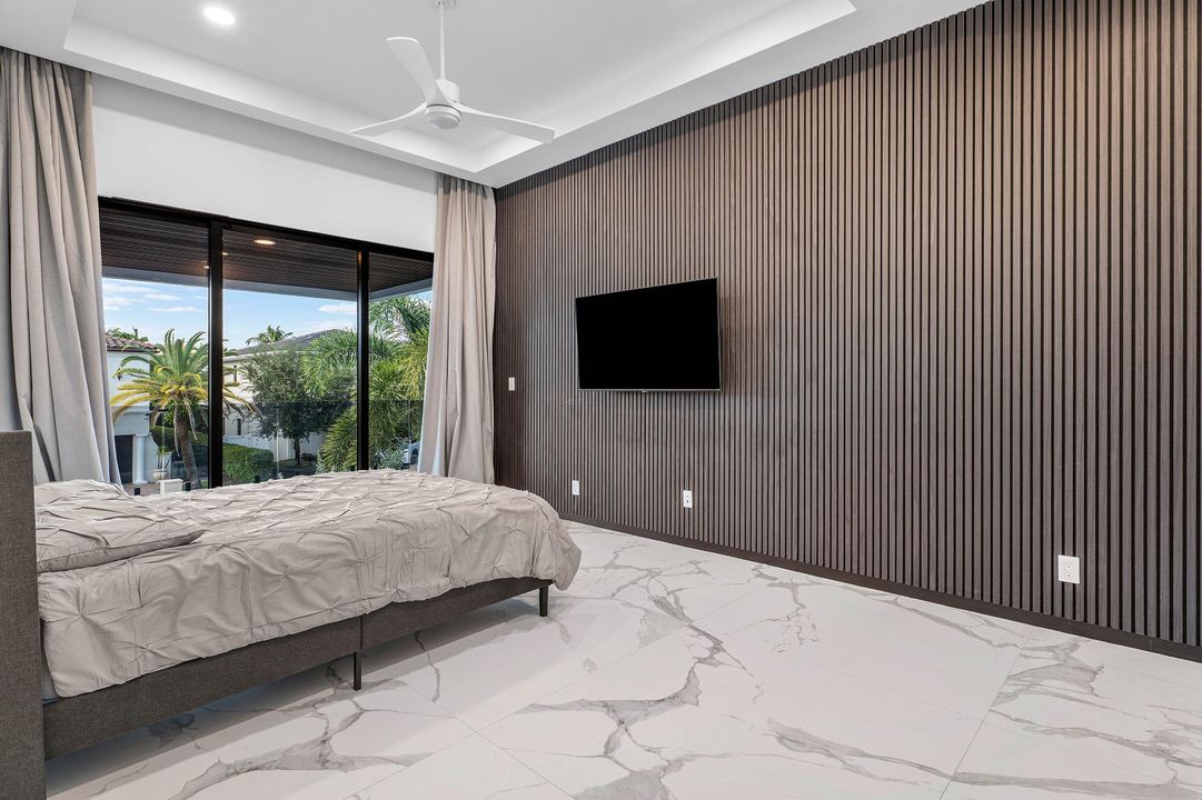 For Sale: $6,895,000 (6 beds, 6 baths, 4916 Square Feet)