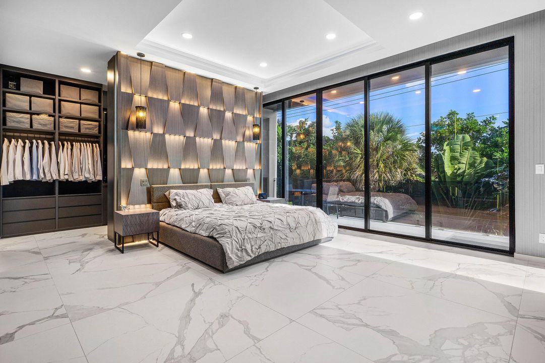 For Sale: $6,895,000 (6 beds, 6 baths, 4916 Square Feet)