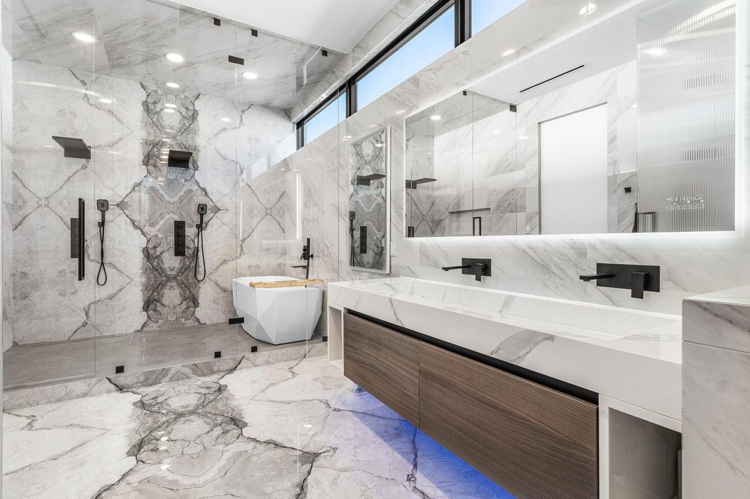 For Sale: $6,895,000 (6 beds, 6 baths, 4916 Square Feet)