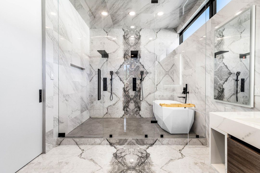 For Sale: $6,895,000 (6 beds, 6 baths, 4916 Square Feet)