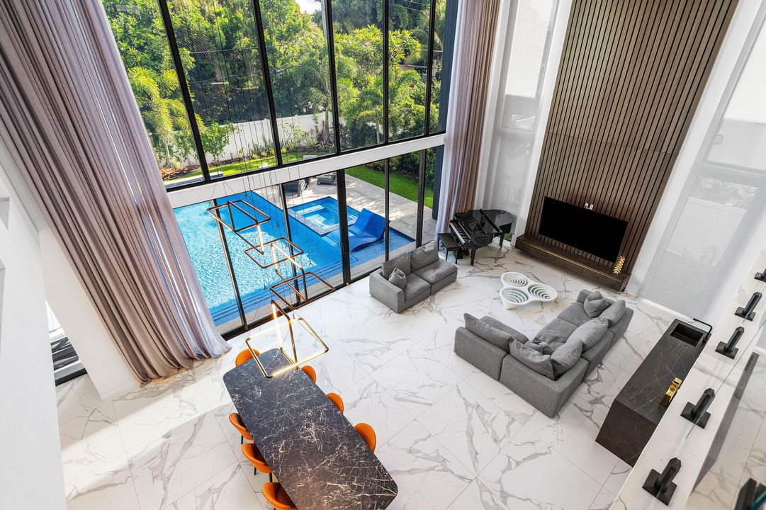 For Sale: $6,895,000 (6 beds, 6 baths, 4916 Square Feet)