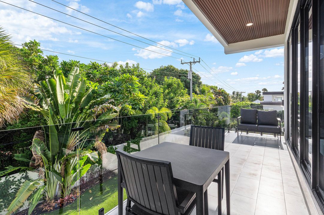 For Sale: $6,895,000 (6 beds, 6 baths, 4916 Square Feet)