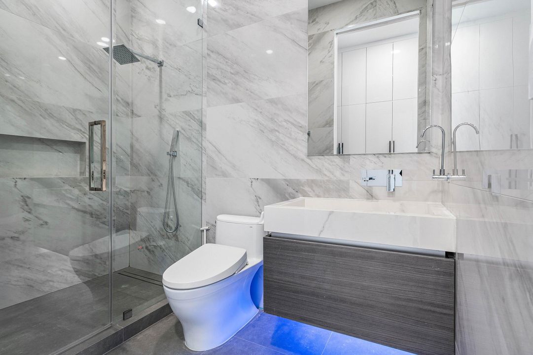 For Sale: $6,895,000 (6 beds, 6 baths, 4916 Square Feet)