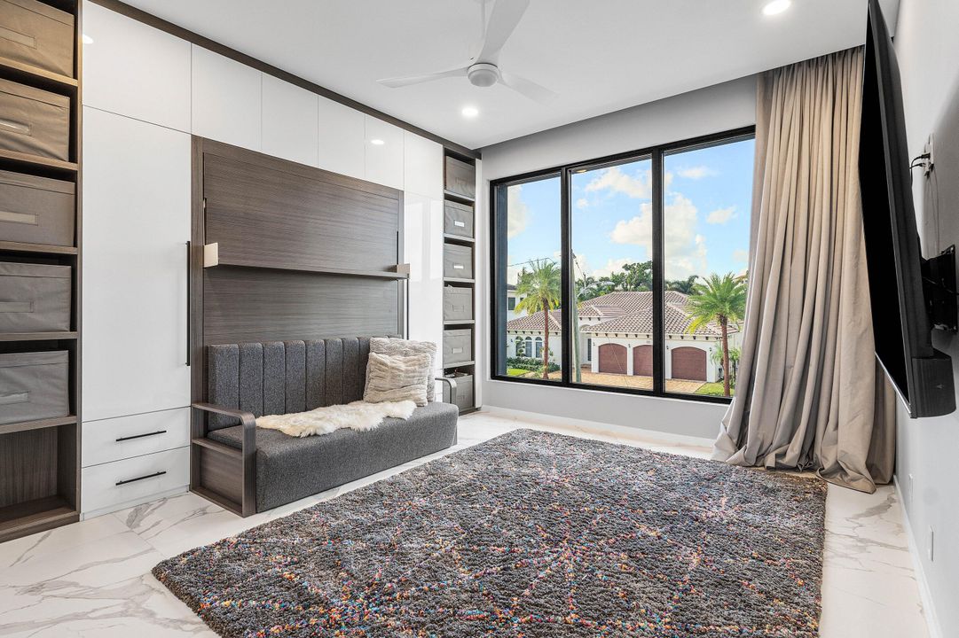 For Sale: $6,895,000 (6 beds, 6 baths, 4916 Square Feet)