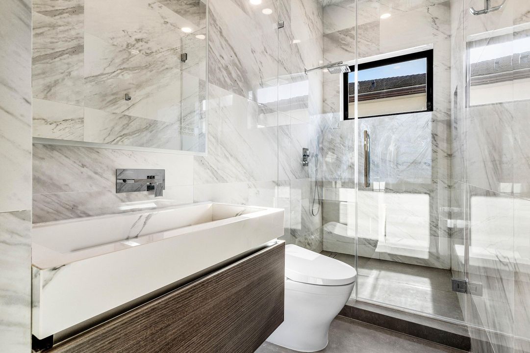 For Sale: $6,895,000 (6 beds, 6 baths, 4916 Square Feet)