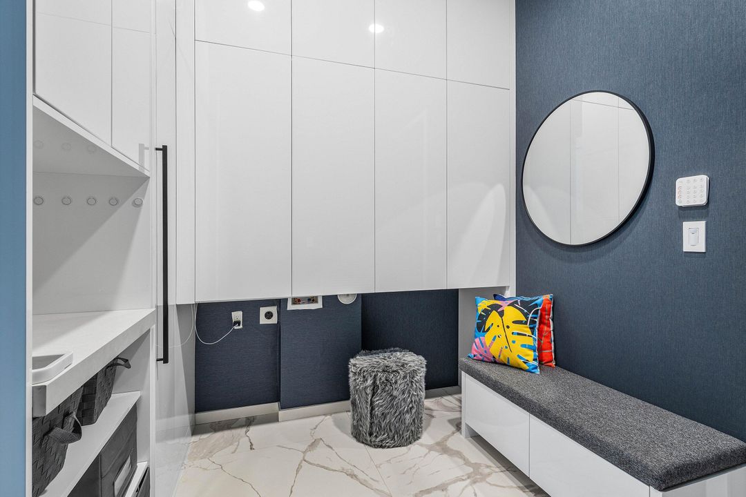 For Sale: $6,895,000 (6 beds, 6 baths, 4916 Square Feet)