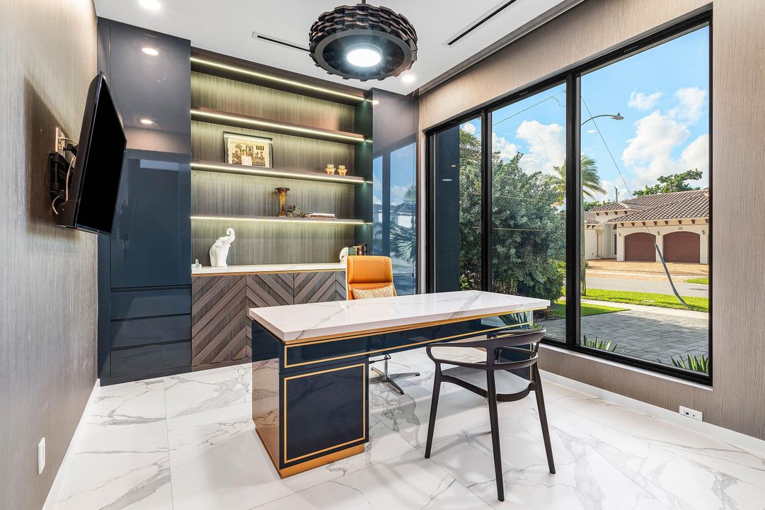 For Sale: $6,895,000 (6 beds, 6 baths, 4916 Square Feet)