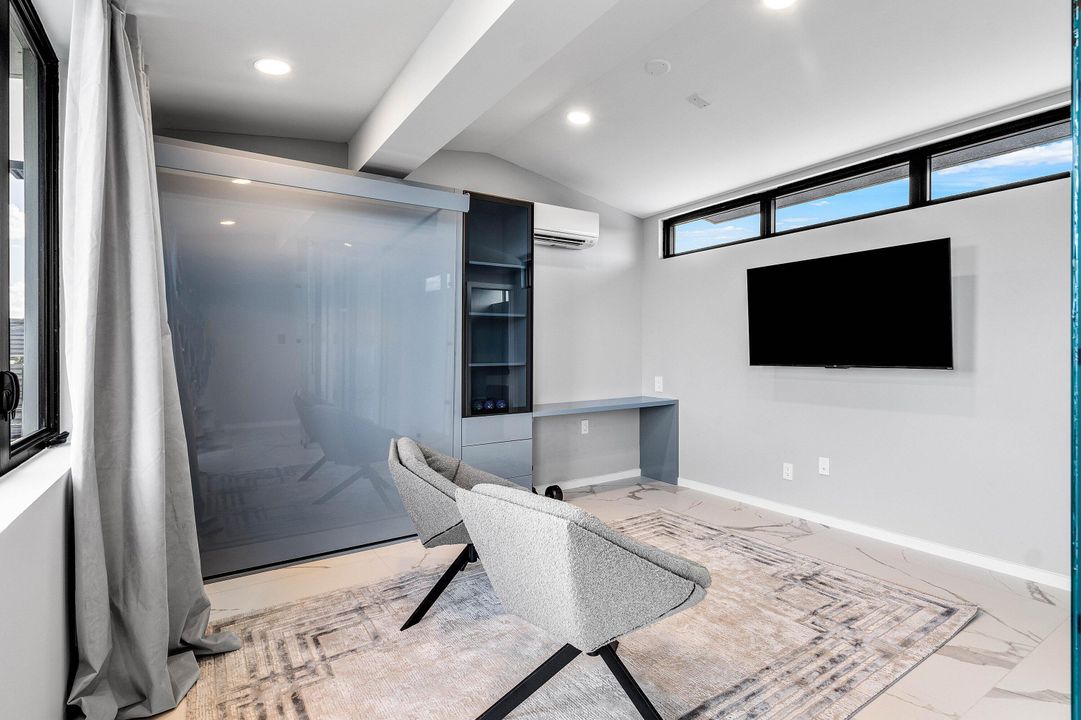 For Sale: $6,895,000 (6 beds, 6 baths, 4916 Square Feet)