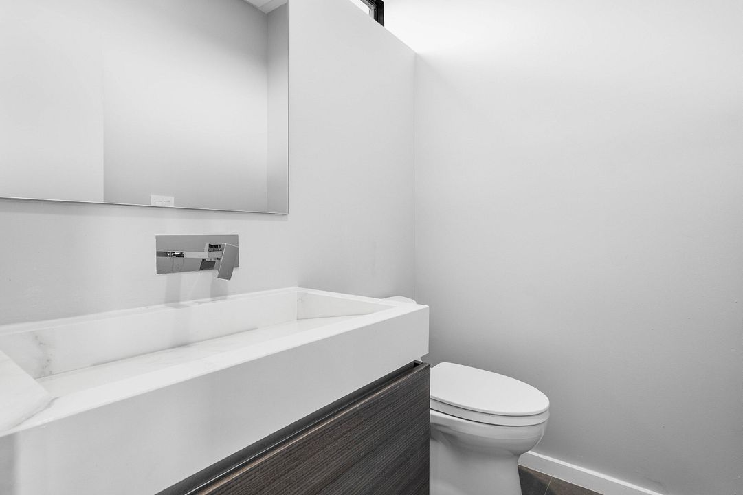 For Sale: $6,895,000 (6 beds, 6 baths, 4916 Square Feet)