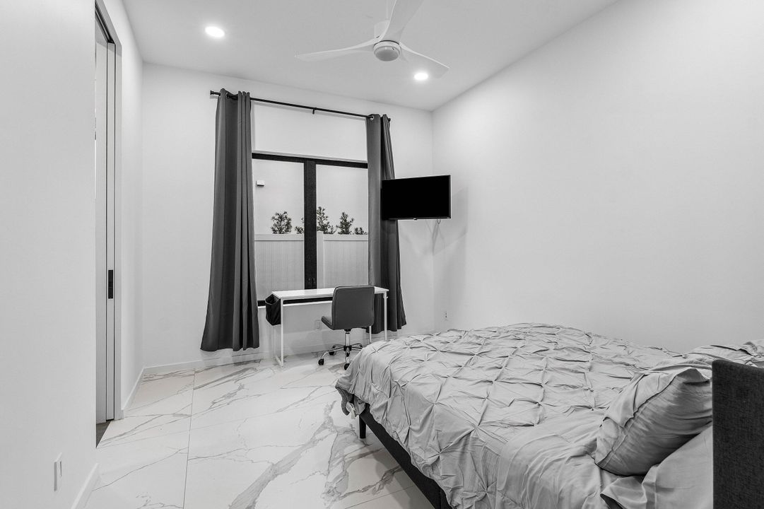 For Sale: $6,895,000 (6 beds, 6 baths, 4916 Square Feet)