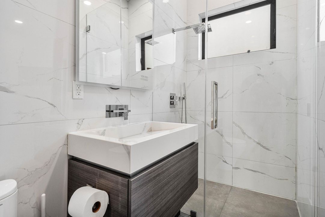 For Sale: $6,895,000 (6 beds, 6 baths, 4916 Square Feet)