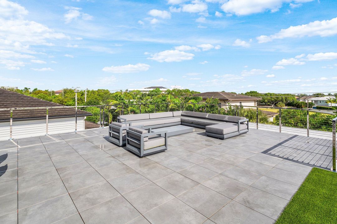 For Sale: $6,895,000 (6 beds, 6 baths, 4916 Square Feet)