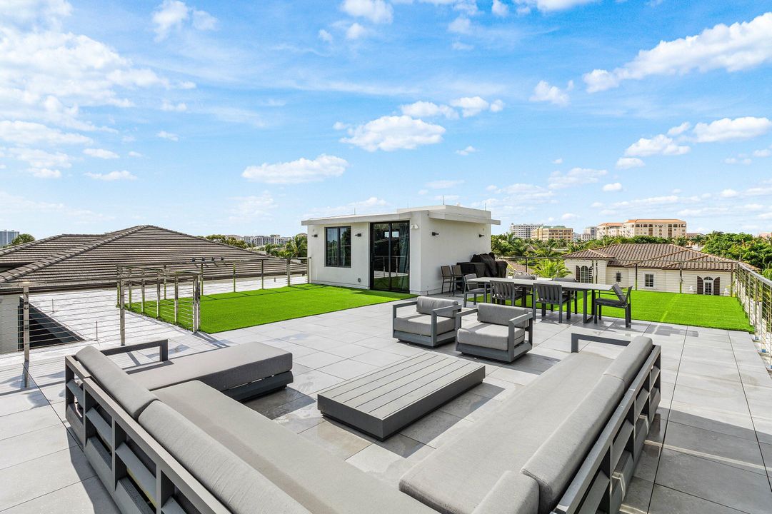 For Sale: $6,895,000 (6 beds, 6 baths, 4916 Square Feet)