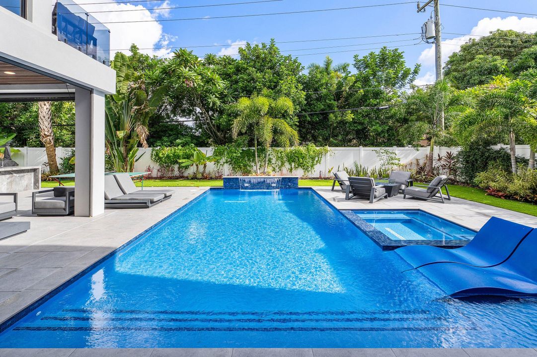 For Sale: $6,895,000 (6 beds, 6 baths, 4916 Square Feet)